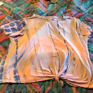 I am selling a crop top!!